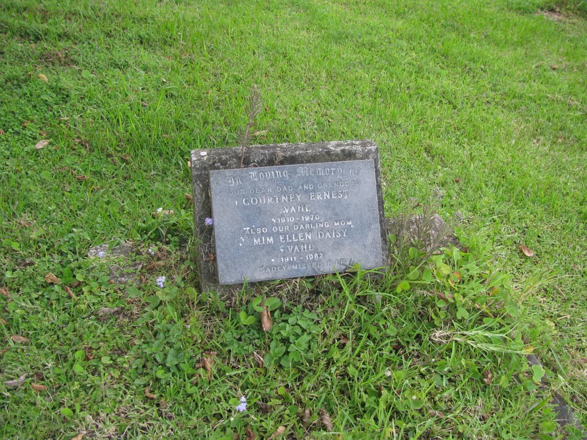 WAHL Courtney Ernest 1910-1970 &amp; Mim Ellen Daisy 1911-1982 :: HUSON Maureen Jean 1943-200?
