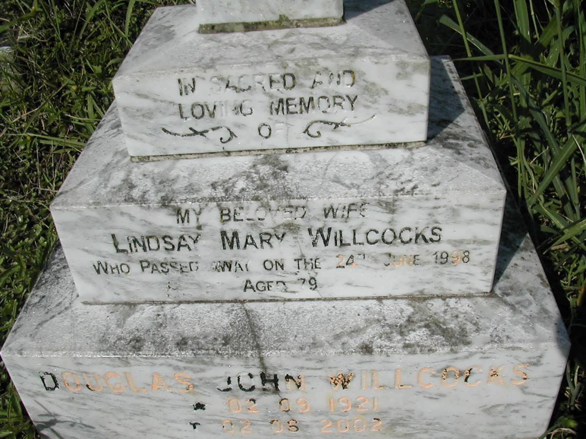WILLCOCKS Douglas John 1921-2002 &amp; Lindsay Mary -1998