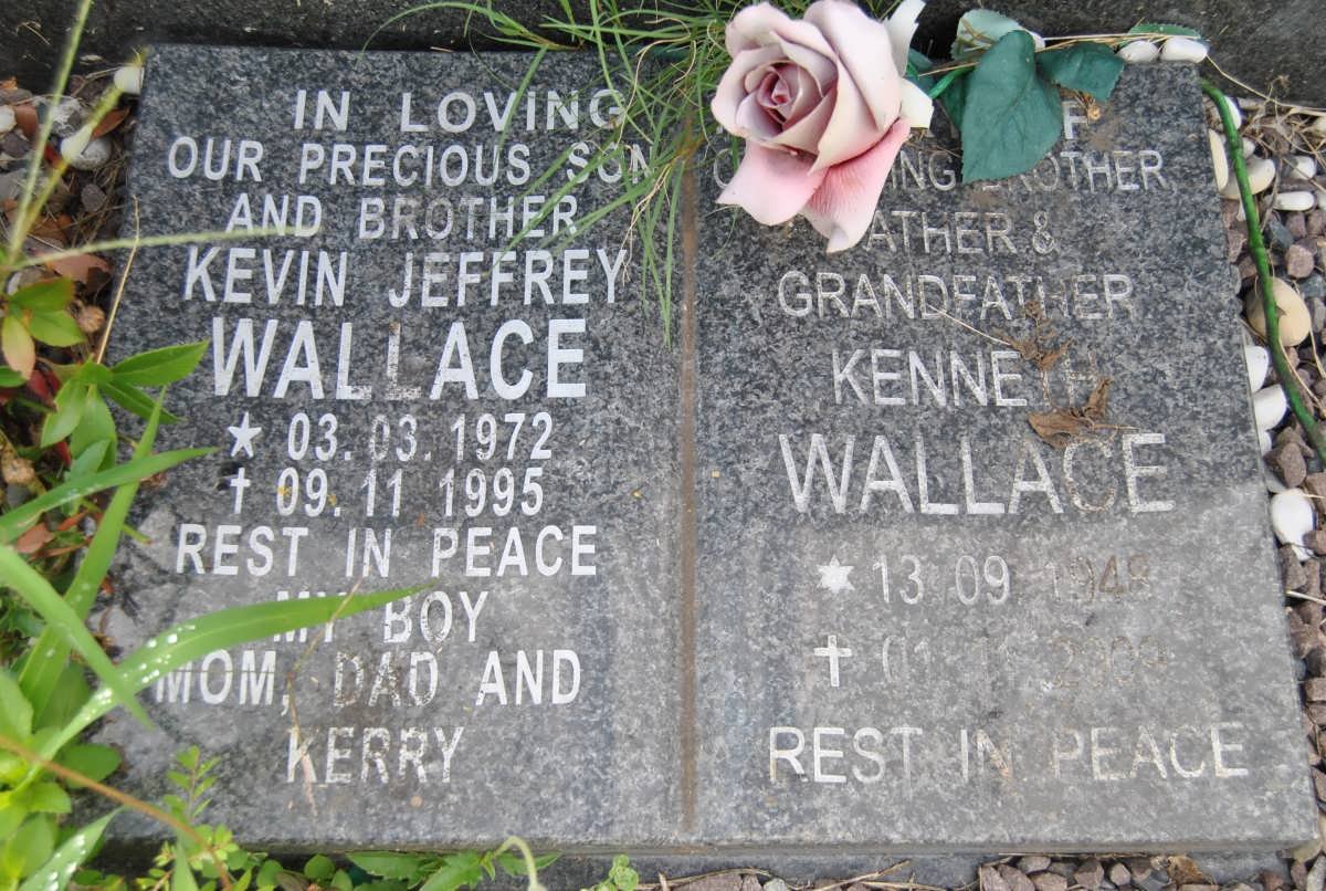 WALLACE Kevin Jeffrey 1972-1995 :: WALLACE Kenneth 1948-2009