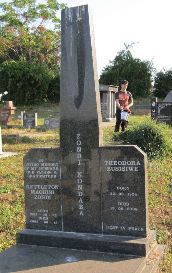 ZONDI Nettleton Machibi 1922-2002 :: ZONDI Theodora Busisiwe 1924-2008