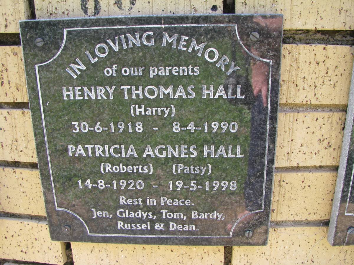 HALL Henry Thomas 1918-1990 &amp; Patricia Agnes 1920-1998 