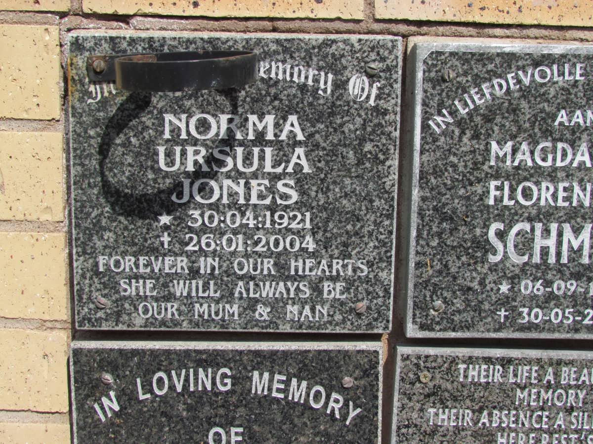JONES Norma Ursula 1921-2004