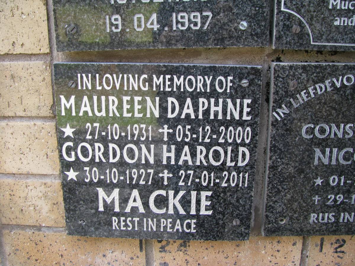 MACKIE Gordon Harold 1927-2011 &amp; Maureen Daphne 1931-2000