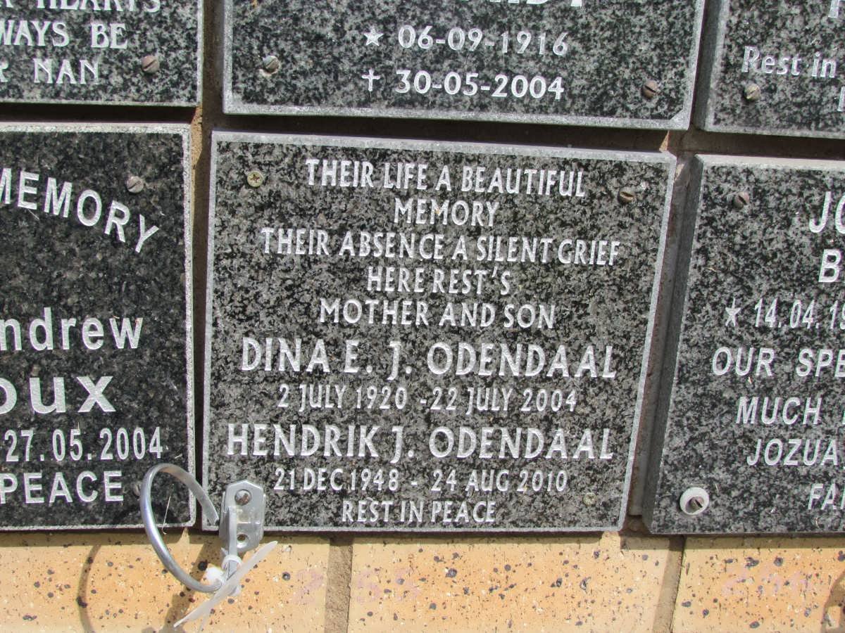 ODENDAAL Dina E. J. 1920-2004 :: ODENDAAL Hendrik J. 1948-2010