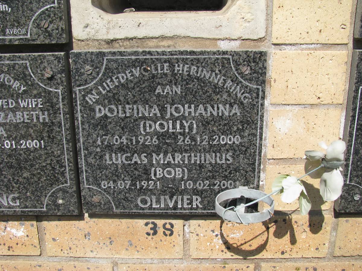 OLIVIER Lucas Marthinus 1921-2001 &amp; Dolfina Johanna 1926-2000