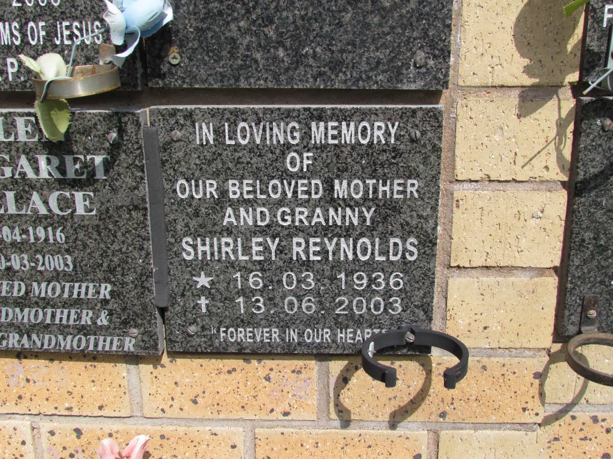 REYNOLDS Shirley 1936-2003