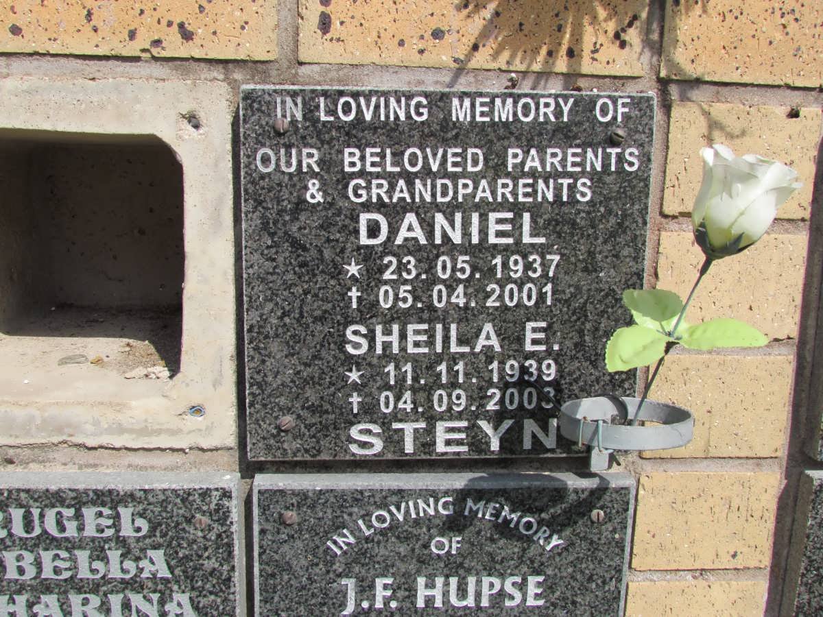 STEYN Daniel 1937-2001 &amp; Sheila E. 1939-2003