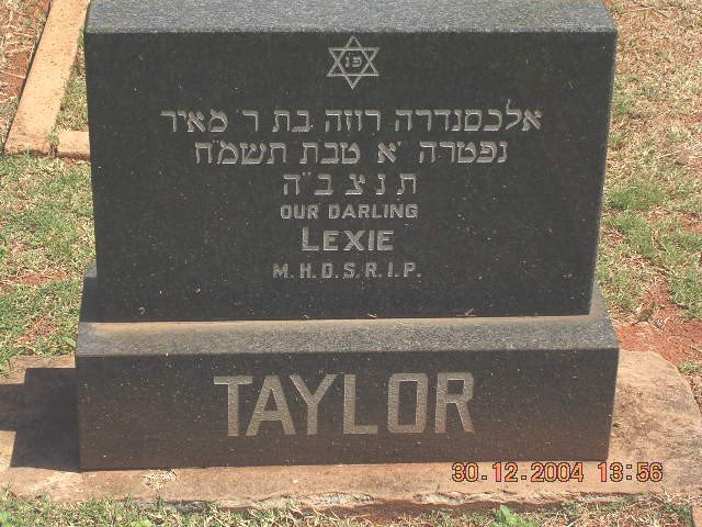 TAYLOR Lexie