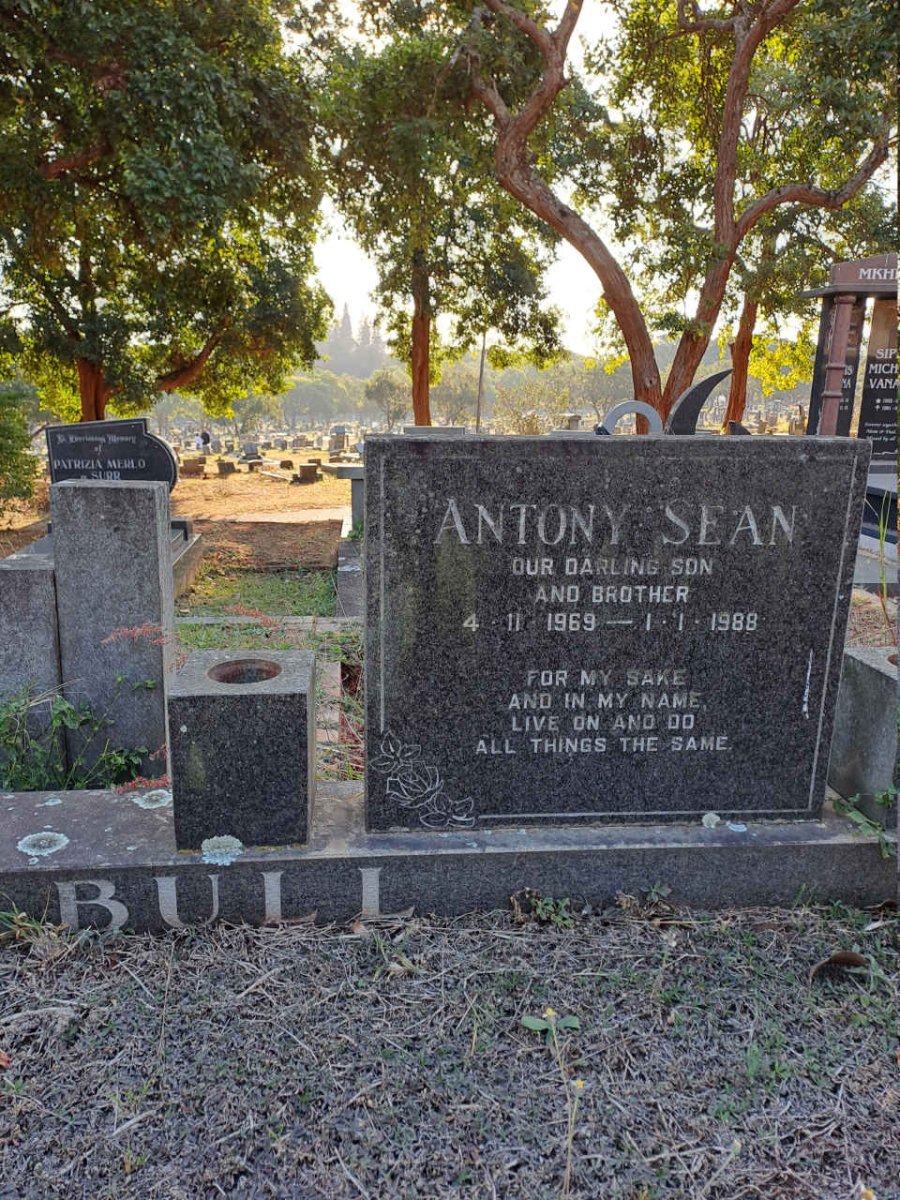 BULL Anton Sean 1969-1988