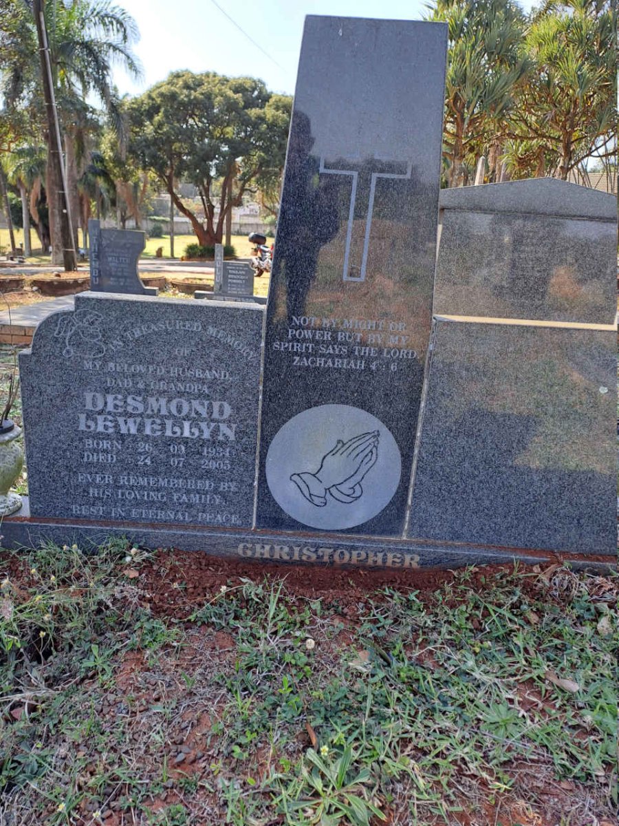 CHRISTOPHER Desmond Lewellyn 1934-2005