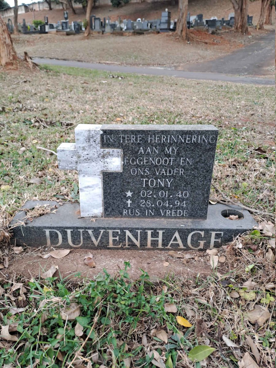 DUVENHAGE Tony 1940-1994