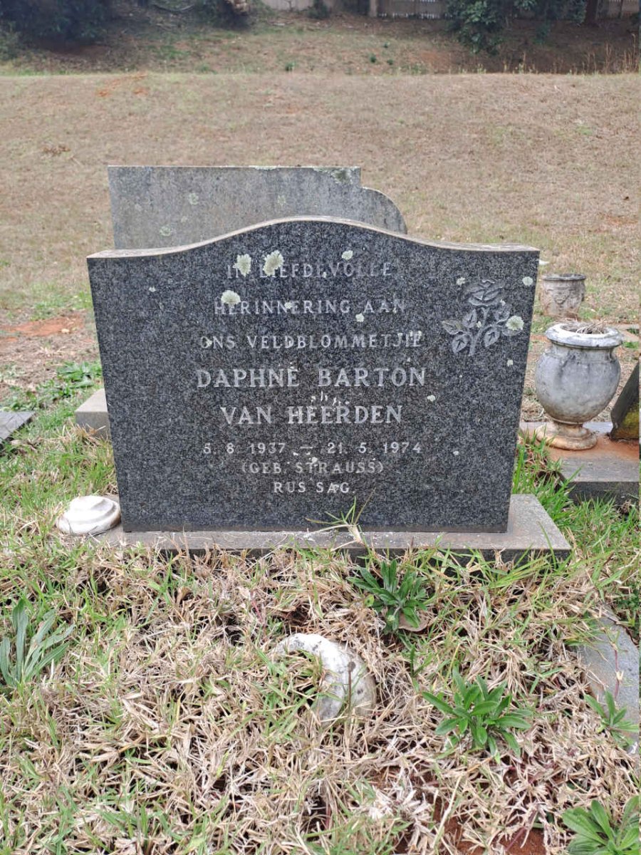 HEERDEN Daphne Barton, van nee STRAUSS 1937-1974