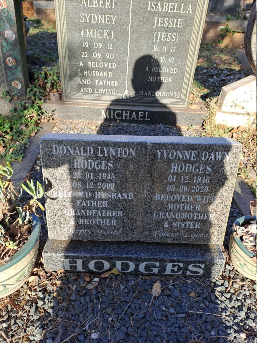 HODGES Donald Lynton 1945-2009 & Yvonne Dawn 1946-2020