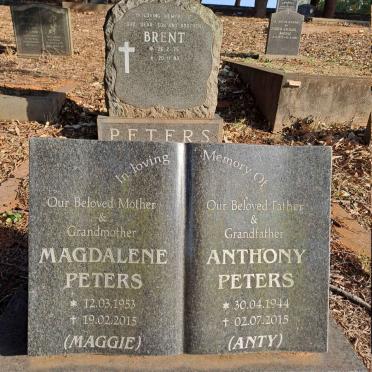 PETERS Anthony 1944-2015 & Magdalene 1953-2015