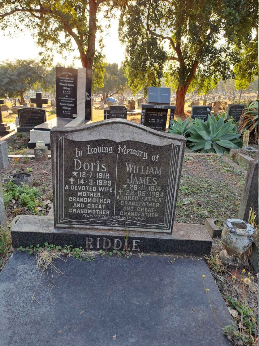 RIDDLE William James 1914-1994 & Doris 1918-1989