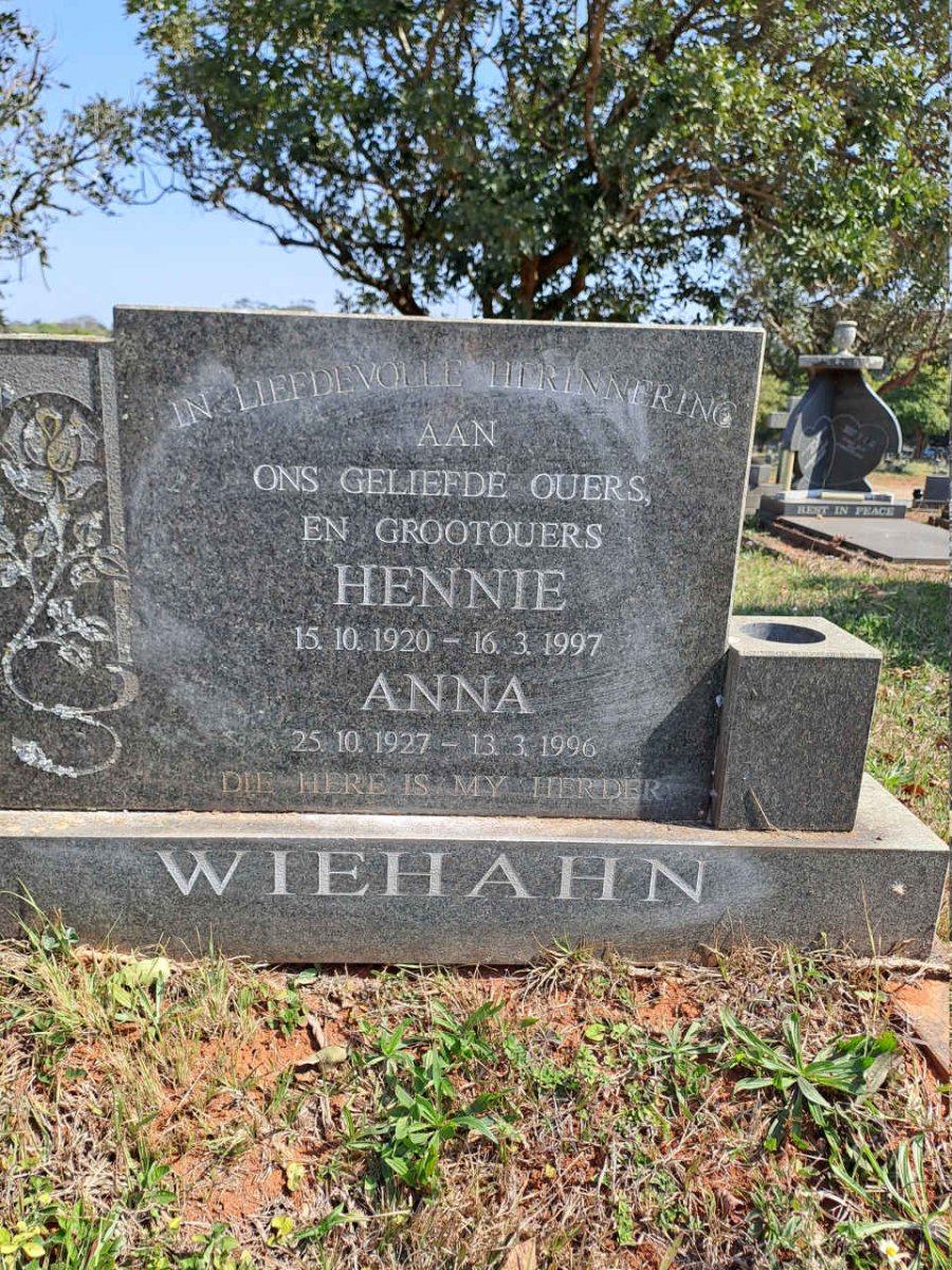 WIEHAHN Hennie 1920-1997 & Anna 1927-1996