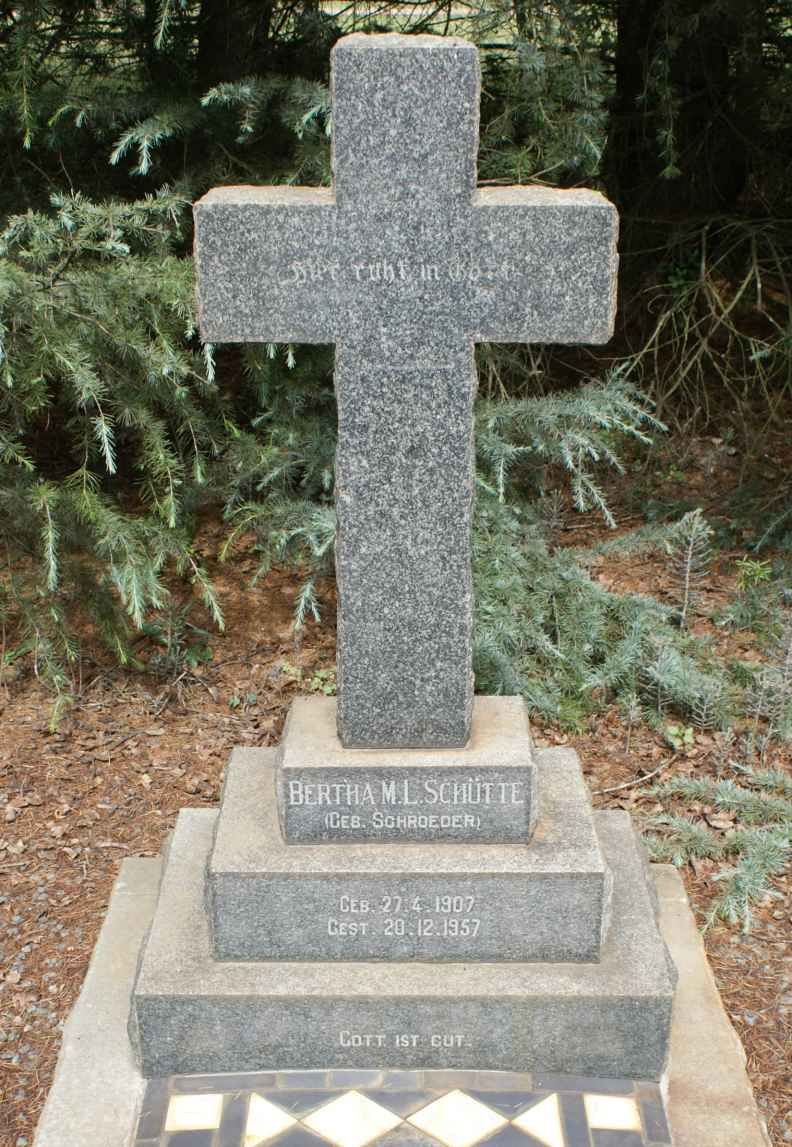 SCHÜTTE Bertha M.L. 1907-1957