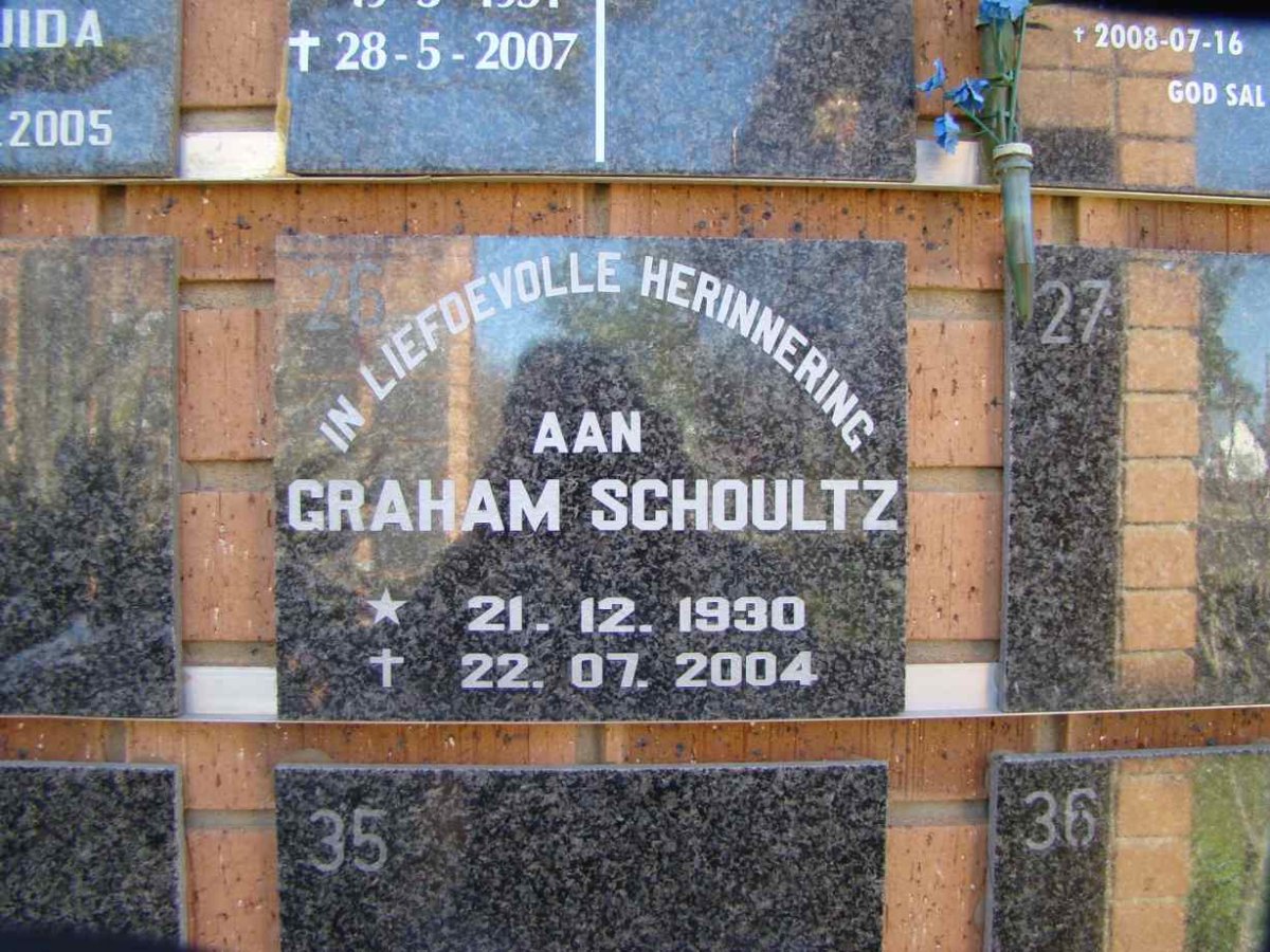 SCHOULTZ Graham 1930-2004