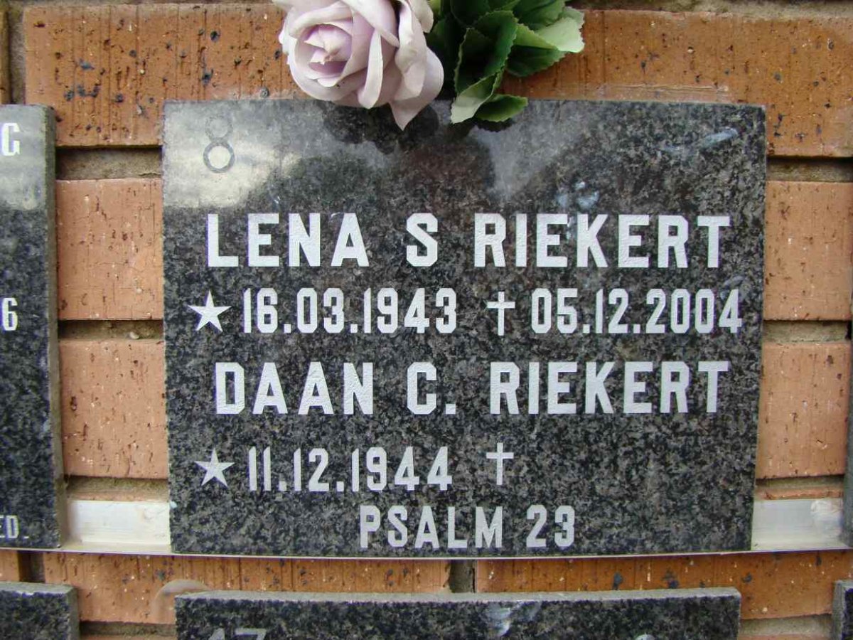 RIEKERT Daan C. 1944- &amp; Lena S. 1943-2004