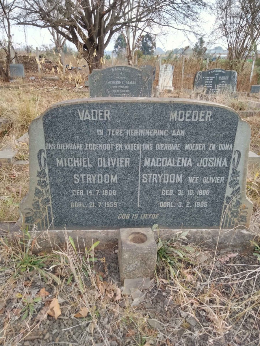 STRYDOM Michiel Olivier 1900-1959 & Magdalena Josina OLIVIER 1906-1985