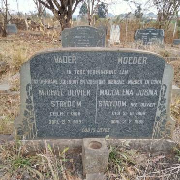 STRYDOM Michiel Olivier 1900-1959 & Magdalena Josina OLIVIER 1906-1985