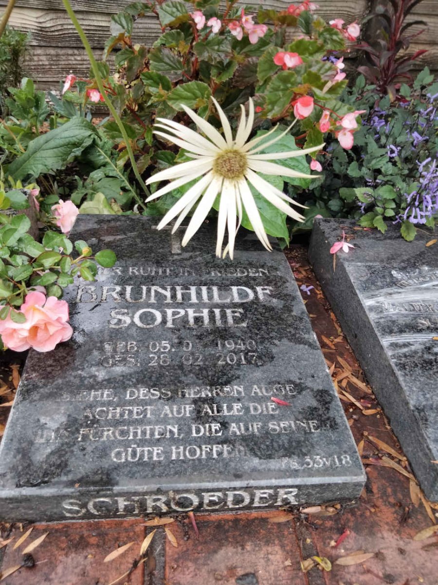 SCHROEDER Brunhilde Sophie 1940-2017