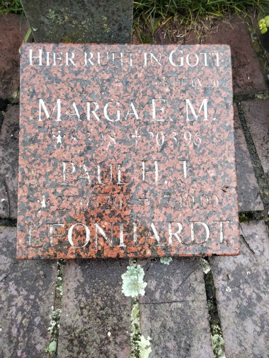 LEONHARDT Paul H. J. 1920-2000 &amp; Marga E. M. 1918-1996