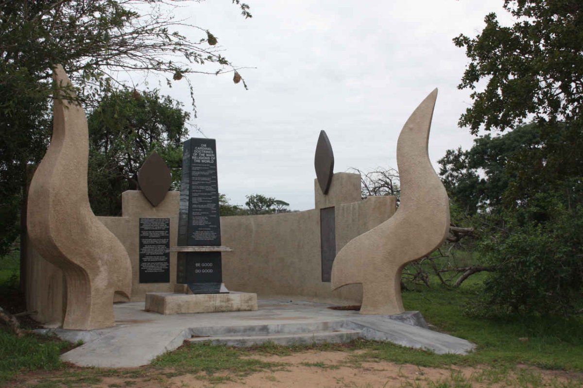 01. Sivananda Peace Pillar and Memorial plaque