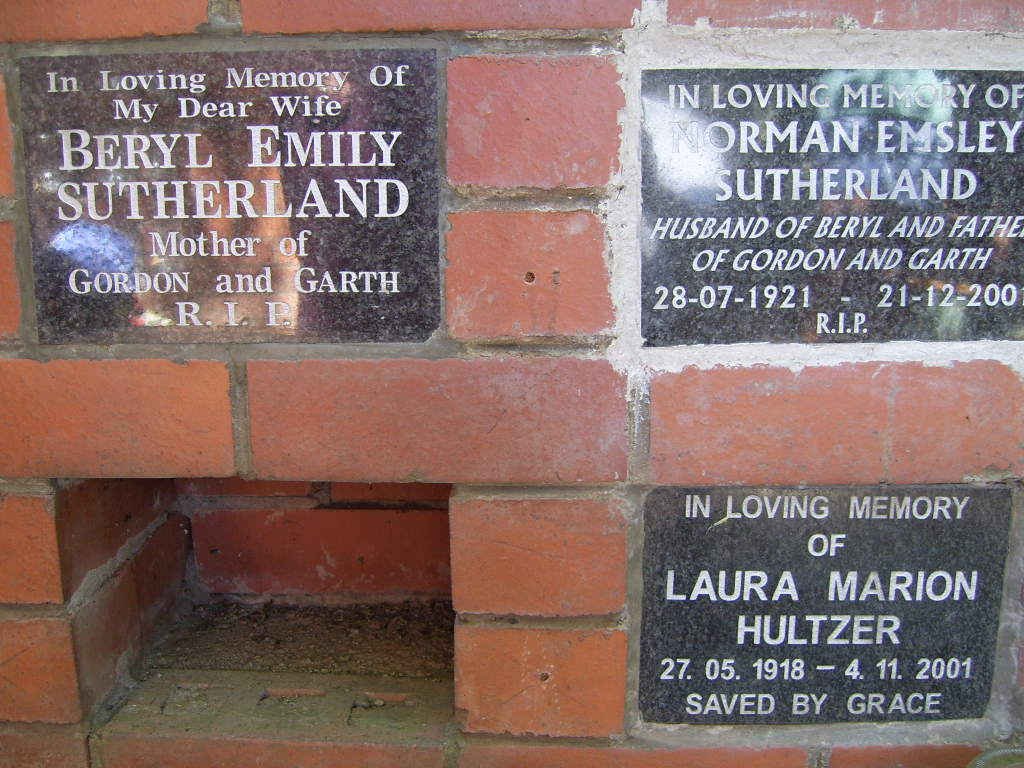 SUTHERLAND Norman Emsley 1921-2000 :: SUTHERLAND Beryl Emily  :: HULTZER Laura Marion 1918-2001
