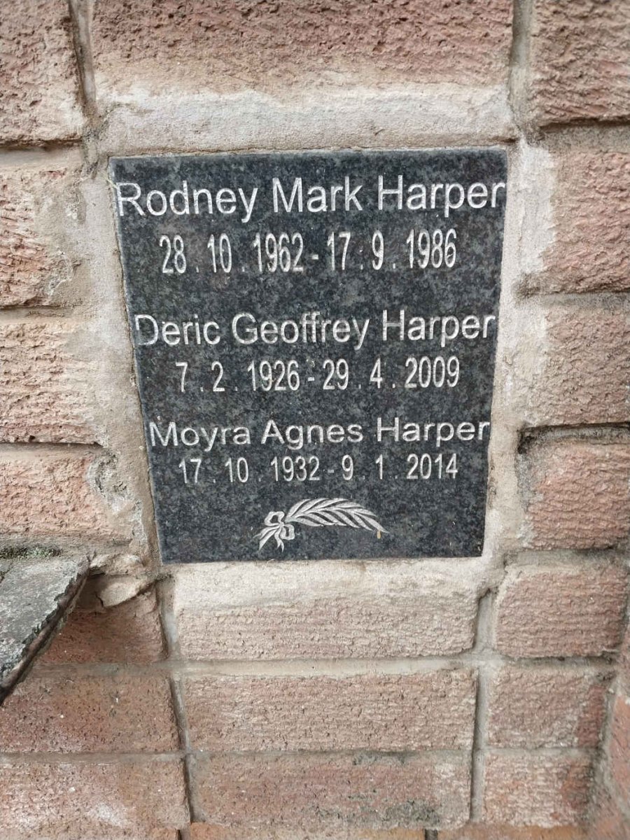 HARPER Deric Geoffrey 1926-2009 & Moyra Agnes 1932-2014 :: HARPER Rodney Mark 1962-1986