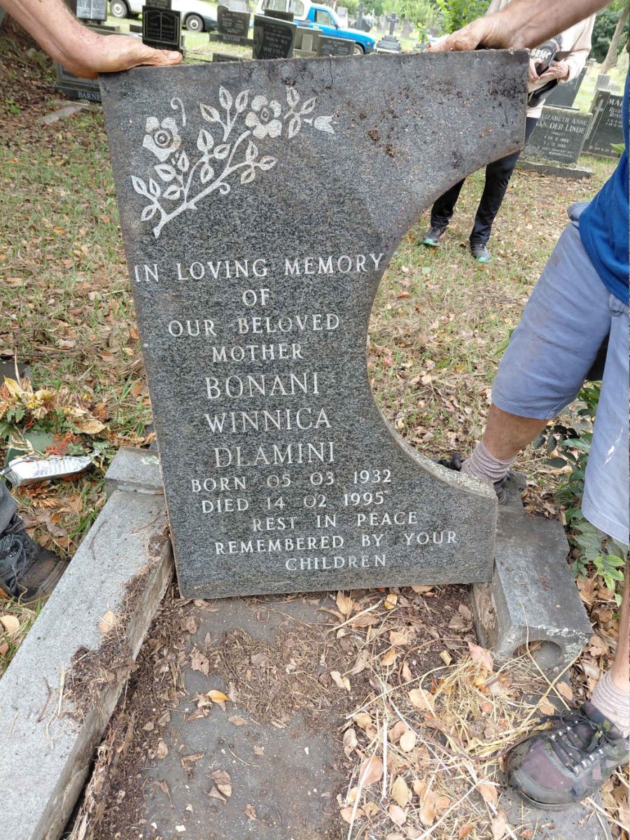 DLAMINI Bonani Winnica 1932-1995