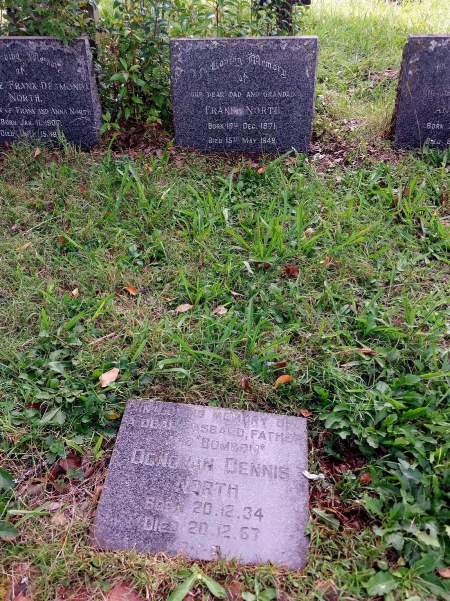 NORTH Donovan Dennis 1934-1987