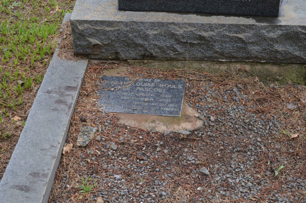PASCOE Edric Frank 1908-1996 :: BOULS Gyneth Louise nee PASCOE 1940-2009