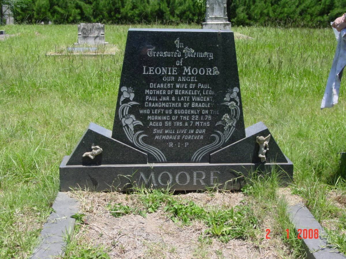 MOORE Leonie -1979 