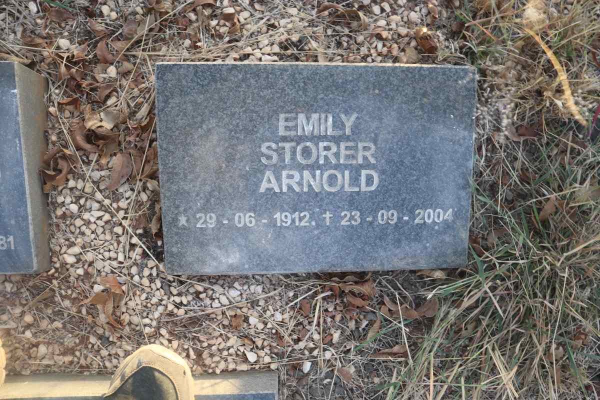ARNOLD Emily Storer 1912-2004
